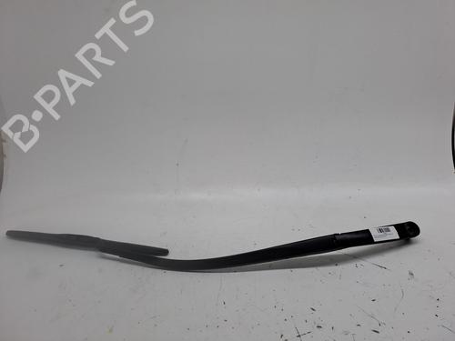 Used Front windshield wiper arm HYUNDAI i30 (PDE, PD, PDEN) 1.5 (110 hp) 23365661