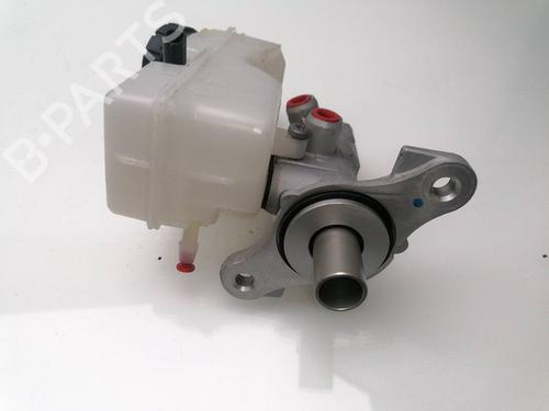 Used Brake master cylinder DACIA SANDERO II 1.5 dCi 75 / Blue dCi 75 (B8JW, B8M4, B8AH, B8M7, B8M6) (75 hp) 23421209