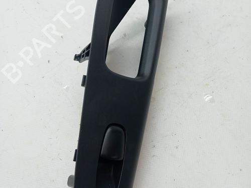 Used Right rear window switch NISSAN JUKE (F16_) 1.0 (114 hp) 23376491