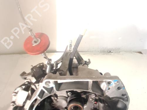 Gearkasse DACIA SANDERO II TCe 90 (B8M1, B8MA, B8AC) (90 hp) 31165875