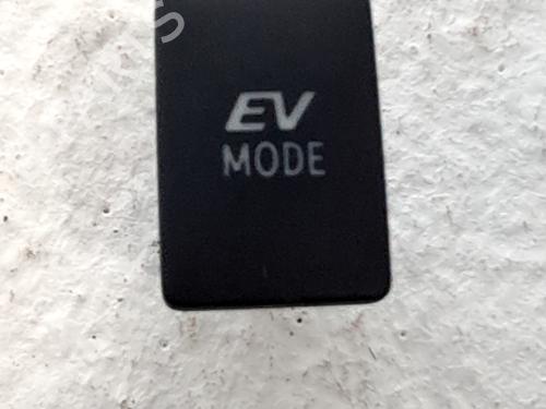 Commutateur TOYOTA YARIS (_P13_) 1.5 Hybrid (NHP130_, NHP130) (101 hp) 30898379