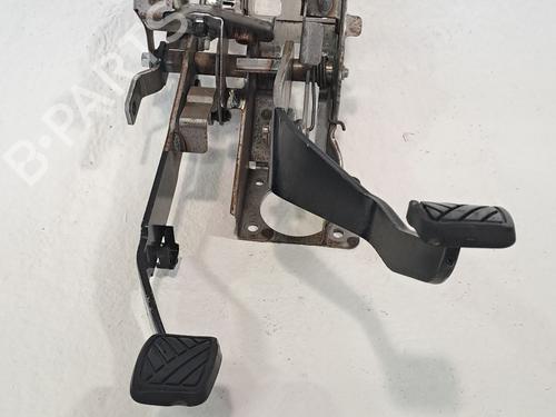 Used Break pedal SUZUKI GRAND VITARA II (JT, TE, TD) 1.9 DDiS All-wheel Drive (JT419, TD44, JB419WD, JB419XD,... (129 hp) 26233512