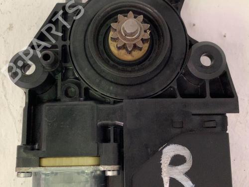 Used Right front window motor Right front window motor RENAULT MEGANE III Grandtour (KZ0/1) 1.6 16V (KZ0U, KZ1B, KZ1U) (110 hp) 34393211 34393211