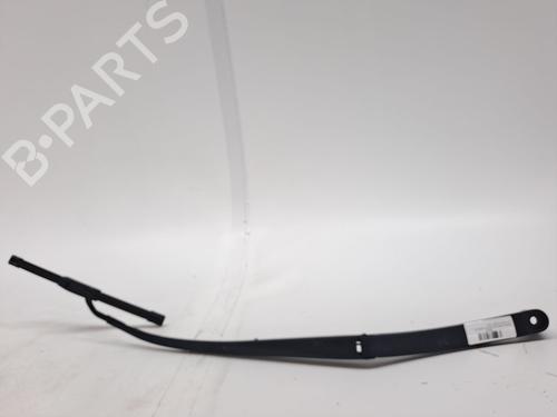 Used Front windshield wiper arm HYUNDAI i30 (GD) 1.6 CRDi (110 hp) 25457301