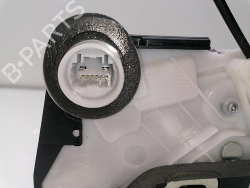 Used Front left lock TOYOTA YARIS (_P13_) 1.5 (NSP131_) (112 hp) 23421129