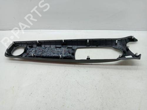 Used Middle console TOYOTA YARIS (_P13_) 1.5 Hybrid (NHP130_, NHP130) (101 hp) 23351393