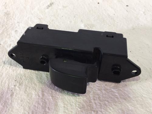 Used Right front window switch Right front window switch PEUGEOT 4007 (VU_, VV_) 2.2 HDi (156 hp) 39558162 39558162