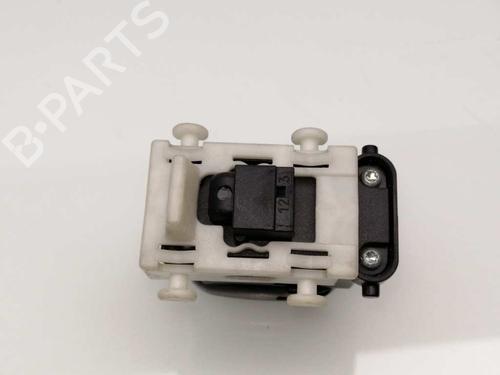 Used Right rear window switch MERCEDES-BENZ C-CLASS (W203) C 220 CDI (203.006, 203.008) (143 hp) 23650619