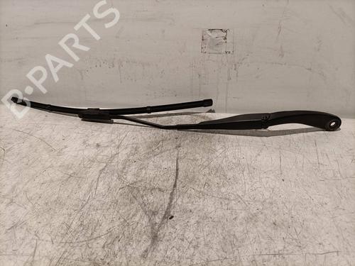 Used Front windshield wiper arm DACIA SANDERO II TCe 90 (B8M1, B8MA, B8AC) (90 hp) 25986806