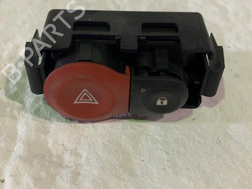 warning-switch-renault-clio-iii-br01-cr01-2005-2006-2007-2008-2009-2010-2011-2012-2013-2014-32843882 main image
