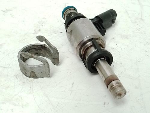 Used Injector Injector AUDI A4 B8 (8K2) 2.0 TFSI (211 hp) 39740768 39740768