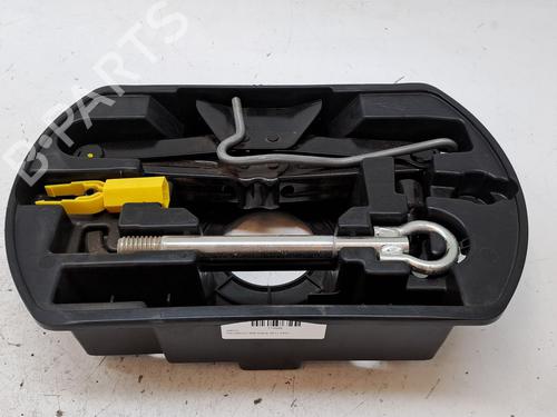 Used Jack Kit PEUGEOT 308 II (LB_, LP_, LW_, LH_, L3_) 1.2 THP 130 (131 hp) 27672917