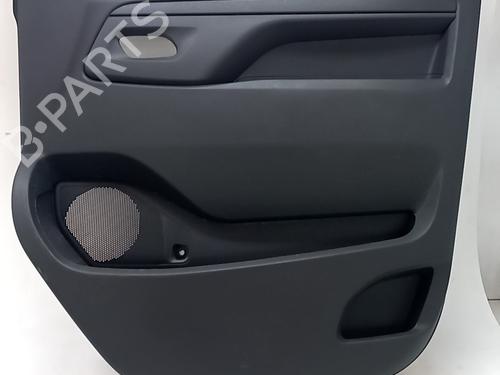 Forreste højre beklædning Forreste højre beklædning PEUGEOT EXPERT Van (V_) E-EXPERT (136 hp) 33764474 33764474