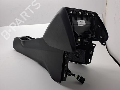 Armrest / Center console PEUGEOT 2008 II (UD_, US_, UY_, UJ_, UR_, UC_) 1.2 PureTech 100 (USHNK) | BP23376769I20 