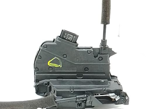 front-right-lock-smart-fortwo-coupe-453-2014-36788426 main image