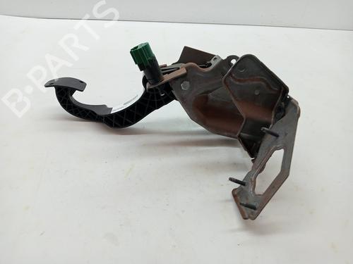Used Clutch pedal CITROËN C4 CACTUS 1.2 VTi 82 (82 hp) 23347466
