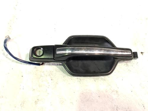 front-right-exterior-door-handle-mitsubishi-pajero-iii-v7_w-v6_w-1999-2000-2001-2002-2003-2004-2005-2006-2007-32257921 main image