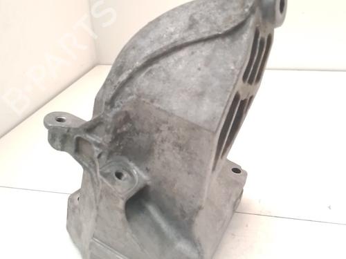 Used Engine mount Engine mount MERCEDES-BENZ SPRINTER 3,5-t Van (B906) 313 CDI 4x4 (906.631, 906.633, 906.635, 906.637) (129 hp) 39740982 39740982