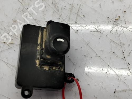 Mando elevalunas delantera derecho HYUNDAI i30 Estate (FD) 1.4 (109 hp) 31165941