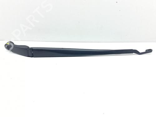 Used Front windshield wiper arm TOYOTA AURIS (_E18_) 1.6 (ZRE181_, ZRE185_, ZRE185R, ZRE181R) (132 hp) 27252673