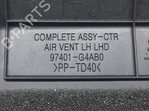 Used Air vent HYUNDAI i30 (PDE, PD, PDEN) 2.0 N (280 hp) 28037564