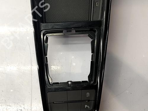 Midtkonsoll Midtkonsoll SKODA KAMIQ (NW4) 1.5 TSI (150 hp) 33768104 33768104