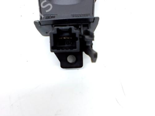 switch-renault-kadjar-ha_-hl_-2015-34716572 main image