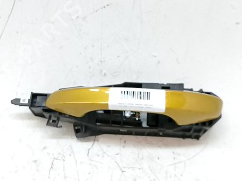 Venstre bagtil udvendigt håndtag Venstre bagtil udvendigt håndtag OPEL ASTRA L (OV5) 1.2 (FPHNSL, FPHNSR) (131 hp) 35721659 35721659