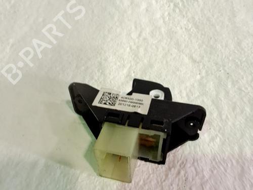 Interrupteur de vitre arrière gauche KIA RIO IV (YB, SC, FB) 1.0 T-GDI 120 Eco-Dynamics+ | BP29992435I29 