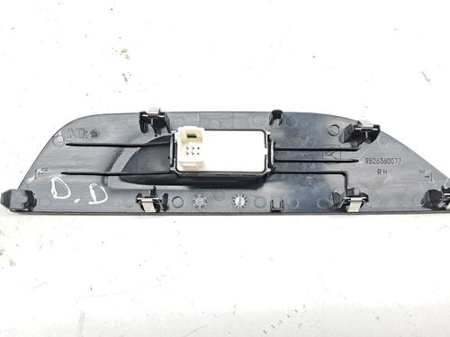 Right front window switch PEUGEOT 2008 II (UD_, US_, UY_, UJ_, UR_, UC_) 1.2 PureTech 100 (USHNK) | BP29301654I26 