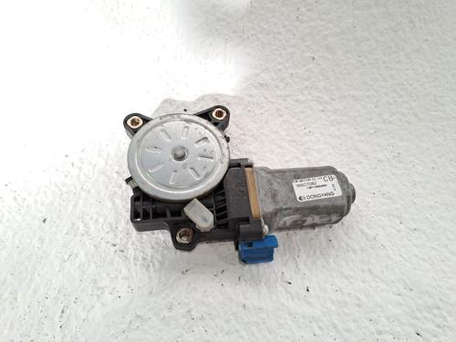 Used Right rear window motor CHEVROLET CAPTIVA (C100, C140) 2.0 D 4WD (150 hp) 23975272