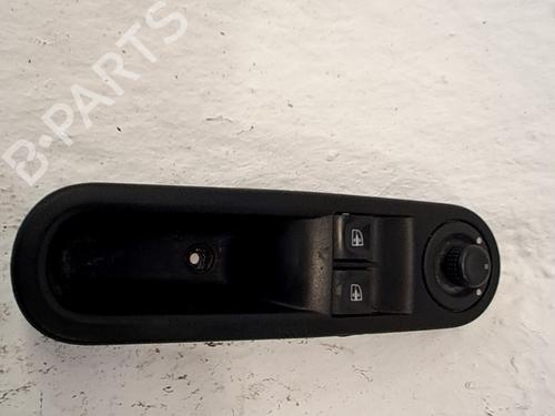 Used Left front window switch Left front window switch RENAULT TWINGO III (BCM_, BCA_) 0.9 TCe 90 (BCM9, BCM2) (90 hp) 33765717 33765717