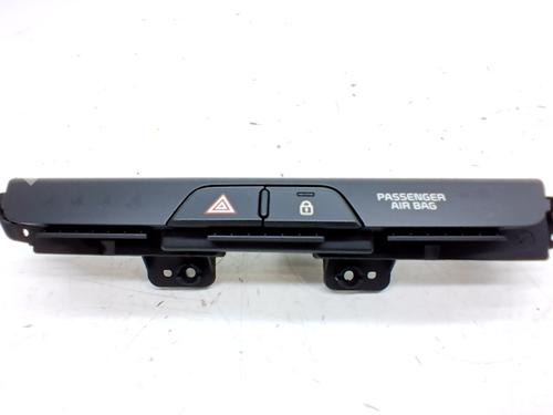 warning-switch-kia-stonic-yb-2017-36665948 main image