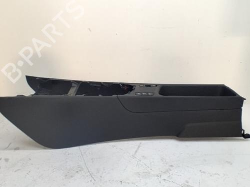 middle-console-toyota-yaris-_p21_-_pa1_-_ph1_-2020-40551407 main image