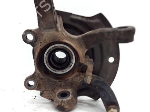 Used Right front steering knuckle NISSAN X-TRAIL I (T30) 2.5 4x4 (165 hp) 32256850