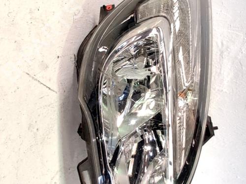 Used Right headlight Right headlight OPEL MERIVA B MPV (S10) 1.4 (75) (120 hp) 33772618 33772618