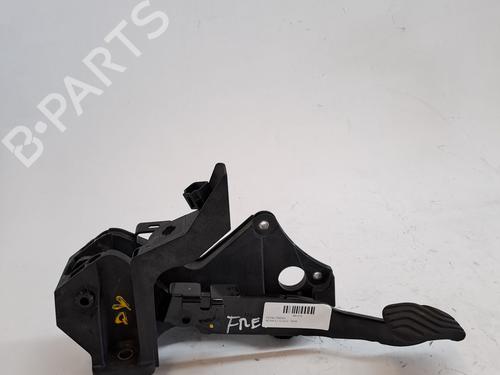 Used Break pedal RENAULT CLIO V (B7_) 1.0 TCe 90 (B7MT) (91 hp) 25998785