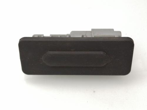 Trunk håndtak RENAULT MEGANE IV Hatchback (B9A/M/N_) 1.2 TCe 130 (B9MR) (130 hp) 23973689