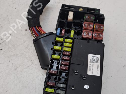 Fuse box OPEL ASTRA K (B16) 1.2 Turbo (68) 15533697