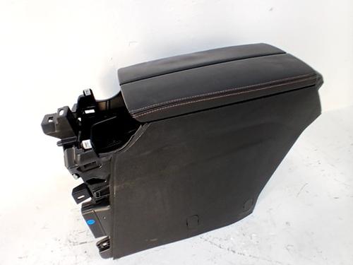 Used Armrest / Center console PEUGEOT 3008 II SUV (MC_, MR_, MJ_, M4_) 1.5 BlueHDi 130 (131 hp) 30270555