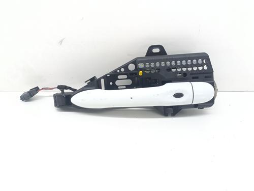 Używane Klamka zewnętrzna drzwi przednich prawych RENAULT CLIO IV (BH_) 0.9 TCe 90 (BHNF, BHMA, BHMH, BHJK, BHJR) (90 hp) 26675045