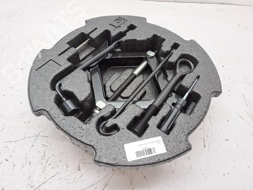 Used Jack Kit HYUNDAI i30 (PDE, PD, PDEN) 1.0 T-GDI (120 hp) 24171860