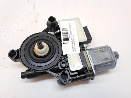 Used Right rear window motor SEAT LEON (5F1) 1.5 TGi (131 hp) 23362550