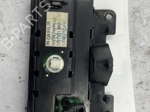 Used Display monitor PEUGEOT 206 Hatchback (2A/C) 1.4 HDi eco 70 (68 hp) 22832069