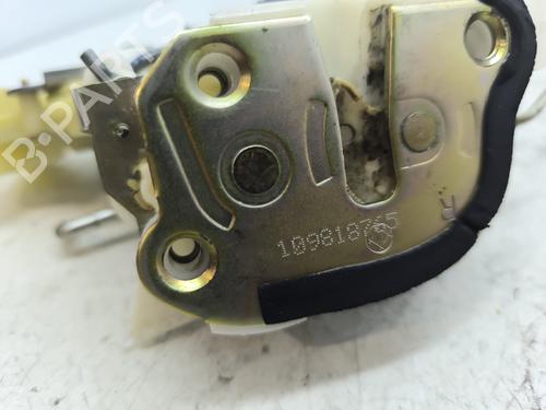 Used Front right lock Front right lock TOYOTA YARIS (_P1_) 1.4 D-4D (NLP10_, NLP10R) (75 hp) 30683215 30683215