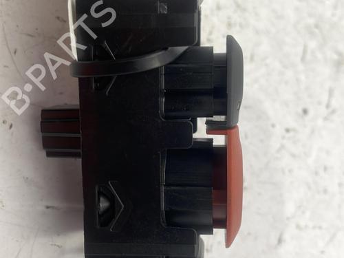Used Warning switch Warning switch RENAULT TWINGO III (BCM_, BCA_) 0.9 TCe 90 (BCM9, BCM2) (90 hp) 22830132 22830132