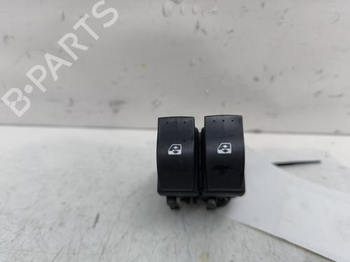 Interrupteur de vitre avant gauche RENAULT CLIO II (BB_, CB_) 1.2 16V (BB05, BB0W, BB11, BB27, BB2T, BB2U, BB2V, CB05,... (75 hp) 29598834