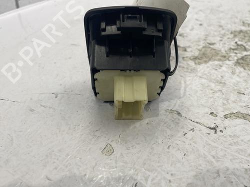switch-nissan-nv300-van-x82-2016-25280575 main image