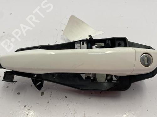 Venstre foran utvendig håndtak PEUGEOT 2008 II (UD_, US_, UY_, UJ_, UR_, UC_) 1.2 PureTech 130 (USHNS, URHNS) (130 hp) 22839556