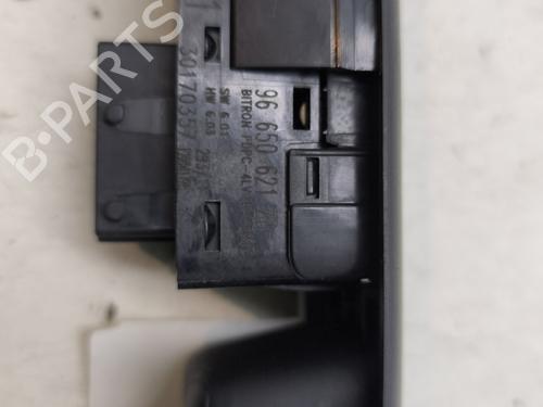 Used Left front window switch Left front window switch PEUGEOT 5008 (0U_, 0E_) 1.6 HDi (112 hp) 33317061 33317061